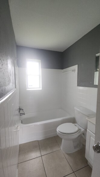 Building Photo - 2625 Kershaw Dr W