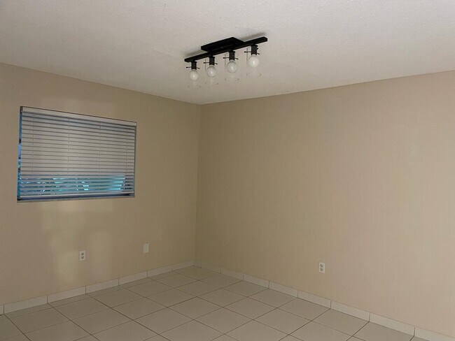 Building Photo - 2005 Jefferson St