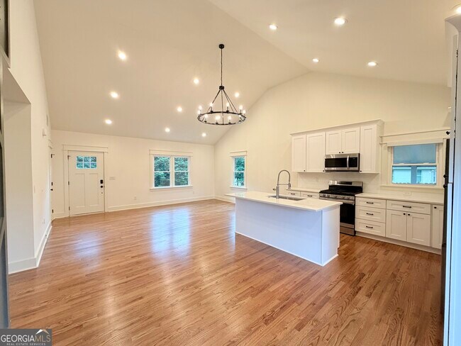 Building Photo - 3300 Ridgecrest Rd