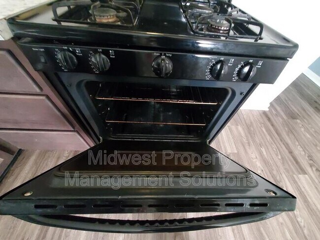 Building Photo - 1857 E 8th St