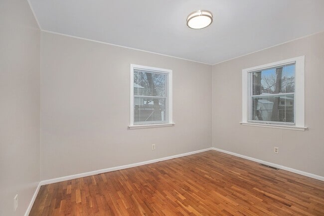 Building Photo - 2/1 Ranch Style Home