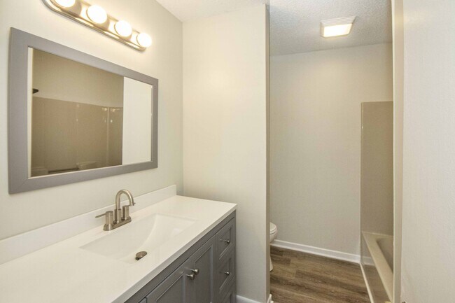 Building Photo - 6600 Woodcock Cir