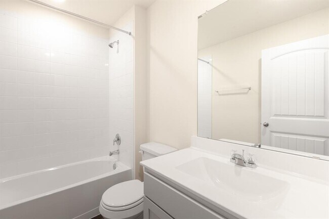 Building Photo - 128 Granary Dr