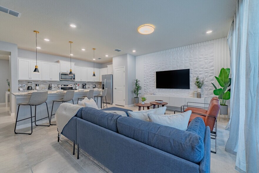 Building Photo - 890 Paradise Dr