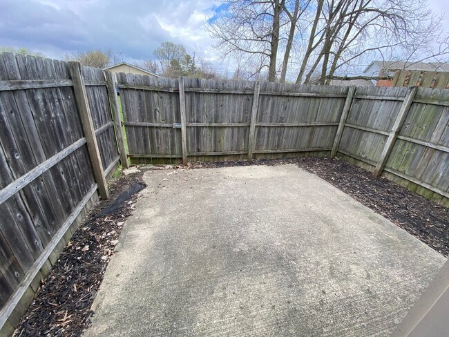 Building Photo - 813 Trustway Ct