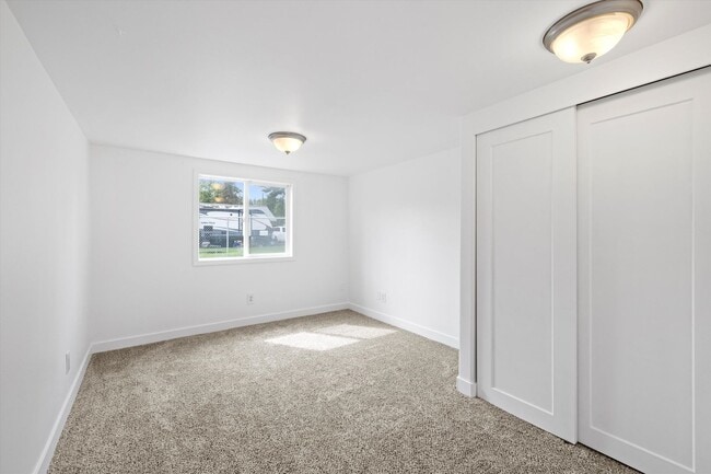 Building Photo - Beautiful 3-Bedroom, 3-Bath Home with a Huge Yard and Ample Parking