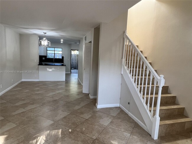 Building Photo - 331 City View Dr