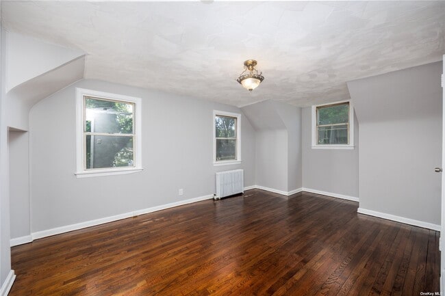 Building Photo - 835 Peninsula Blvd