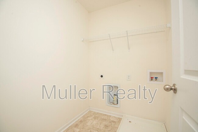 Building Photo - 173 Ash Ave