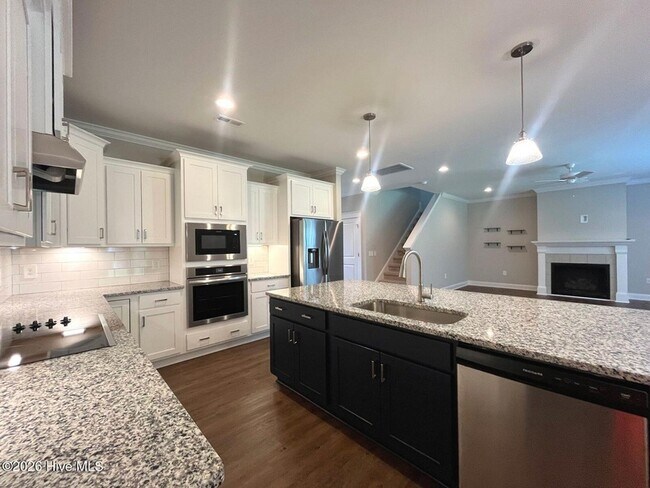 Building Photo - 404 Endicott Ct