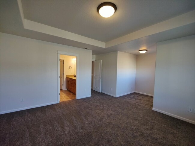 Building Photo - Beautiful 3x2.5 with fenced patio and upstairs bonus area