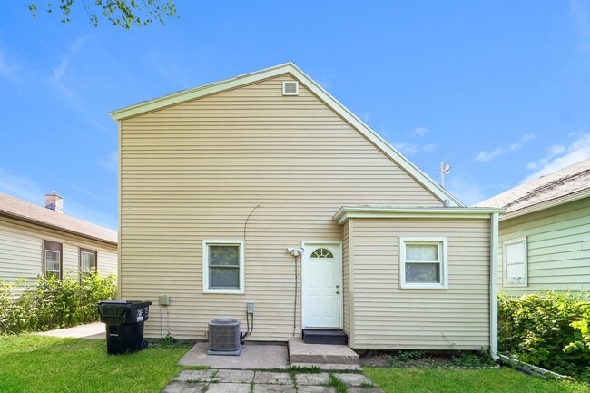 Building Photo - 1513 Geneva St