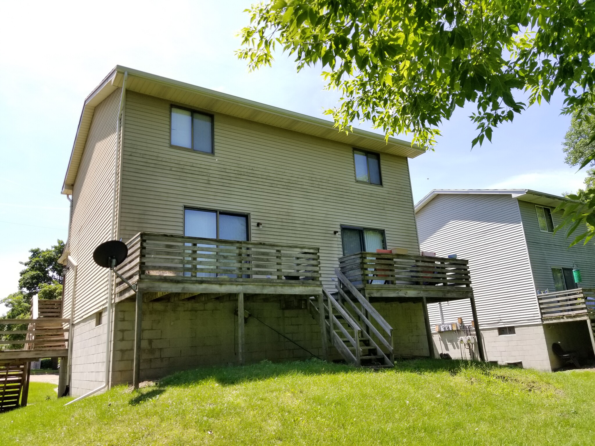 Building Photo - 1933 Hoyt Ave