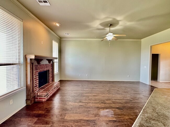 Building Photo - 15705 Creek Heights Dr