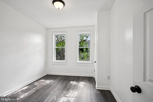 Building Photo - Modern 3-Bedroom Home Near University City...