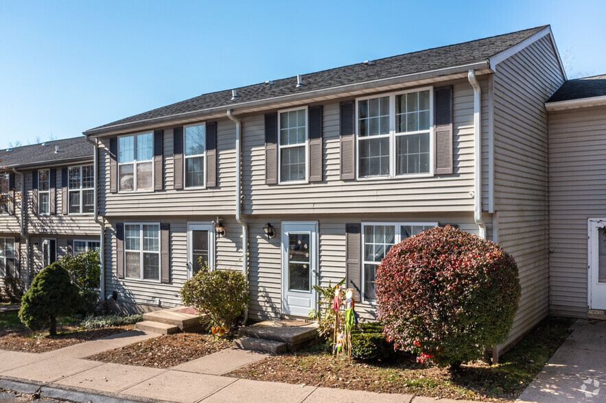 Building Photo - Diamond Court Apartments