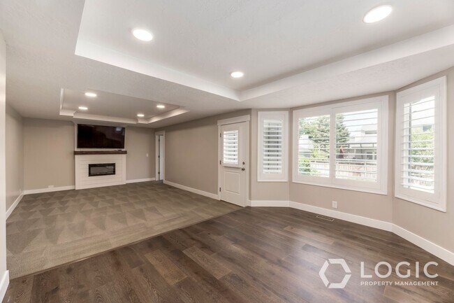 Building Photo - Stunning Fully Renovated Single Family Home!