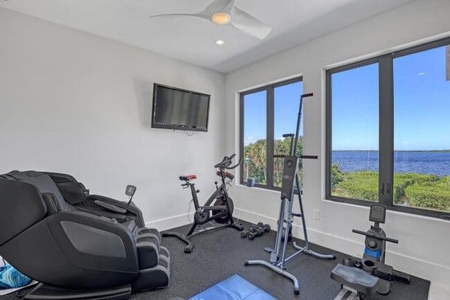 Building Photo - 1161 Pine Point Rd