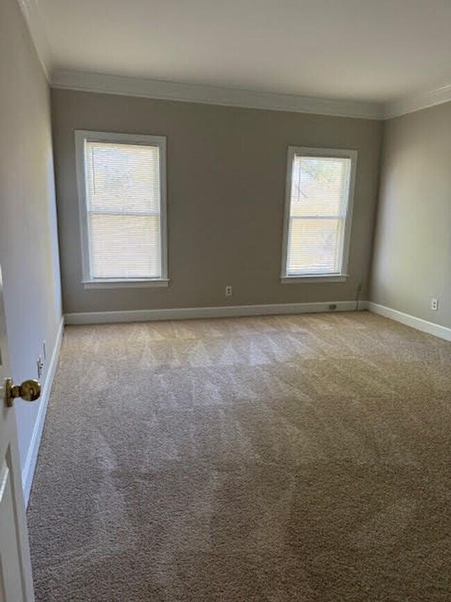 Building Photo - Spacious 2BR/2BA Green Hills Condo – Prime...