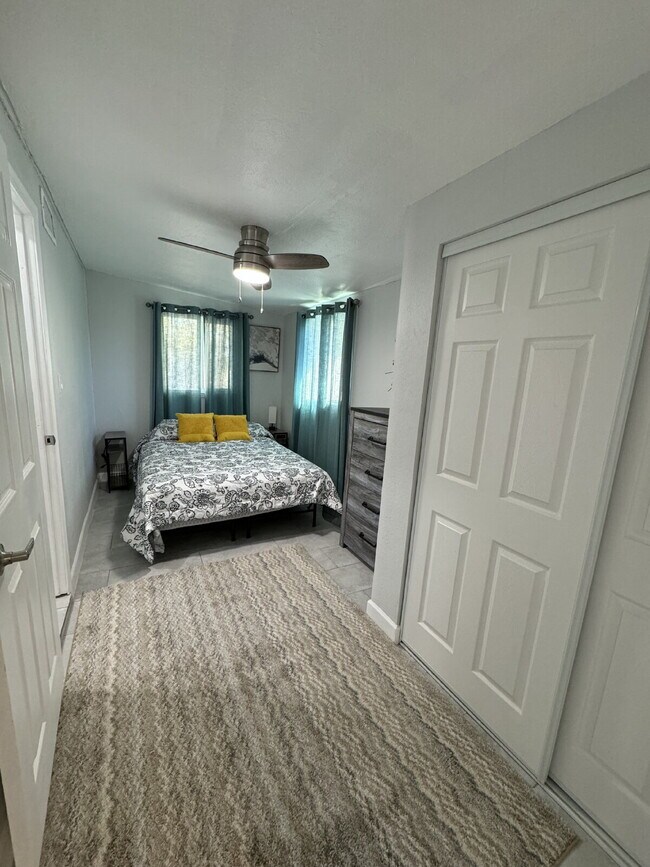 Building Photo - 2 bedroom single family w/yard & W/d