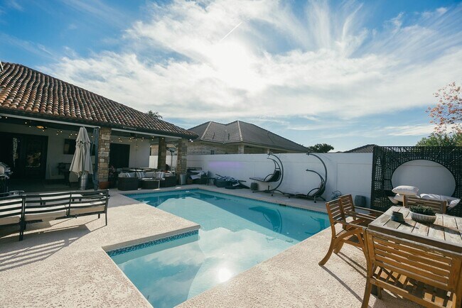 Building Photo - 302 Lake Clark Ct