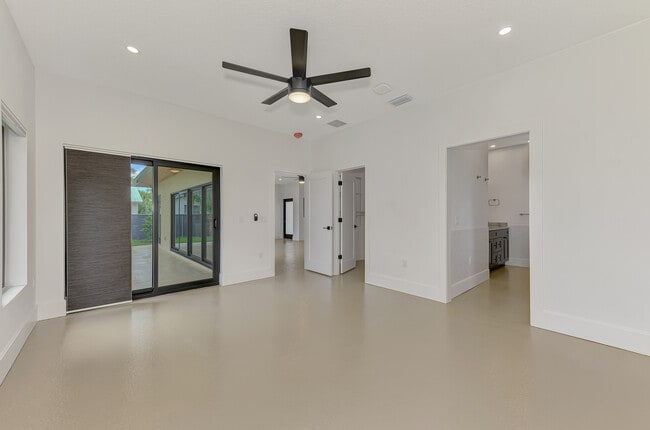 Building Photo - 2144 Webber St