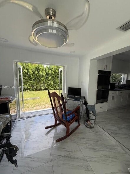 Building Photo - 311 SW 44th Ave