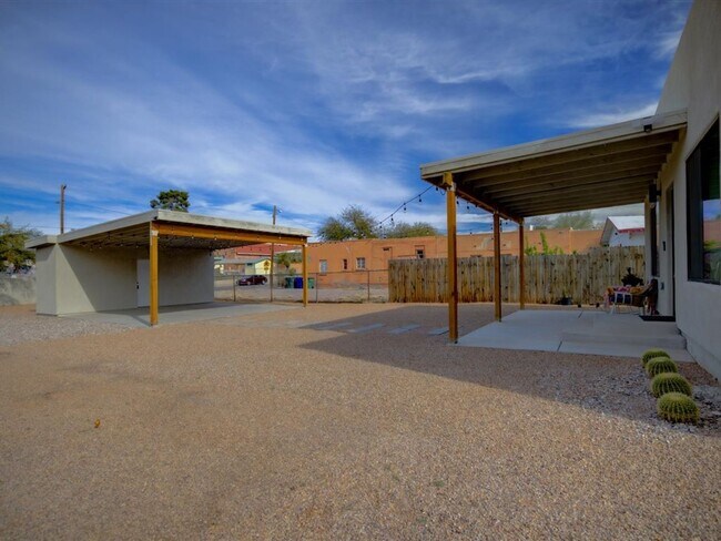 Building Photo - Fully Furnished 3-Bedroom Home with Security & Modern Upgrades