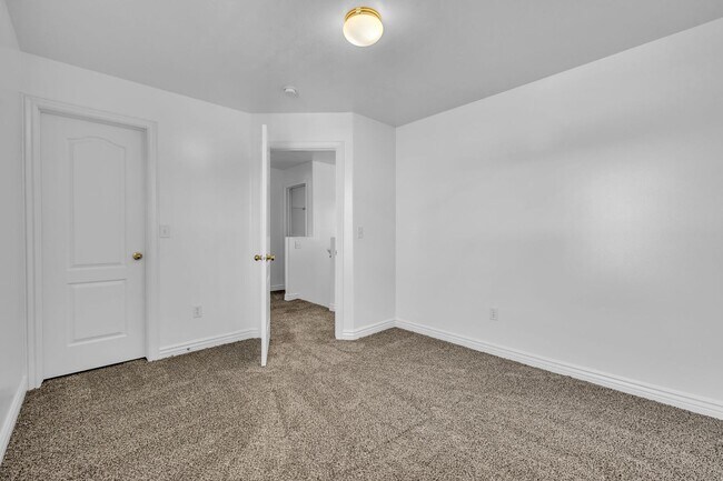 Building Photo - 3 Bedroom 2 Bathroom Home in Saratoga Springs!!
