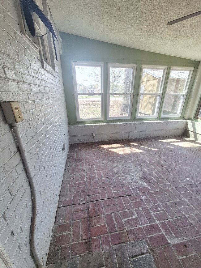 Building Photo - 5140 Alberene Rd