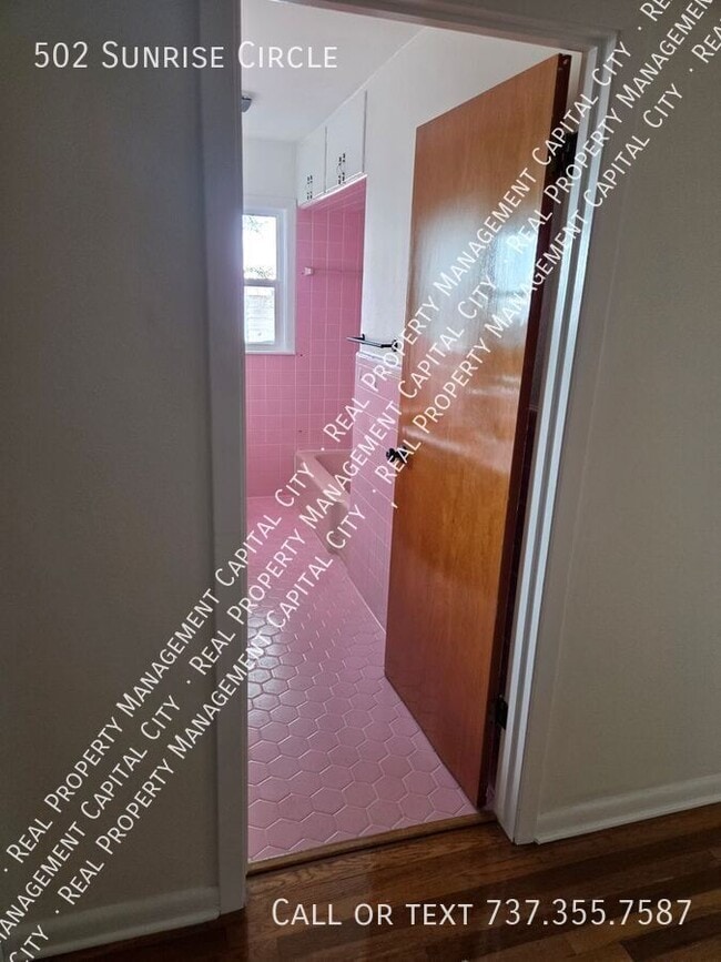 Building Photo - 502 Sunrise Cir