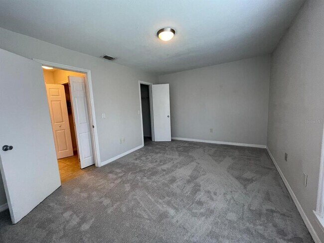 Building Photo - 614 Grenadine Ct