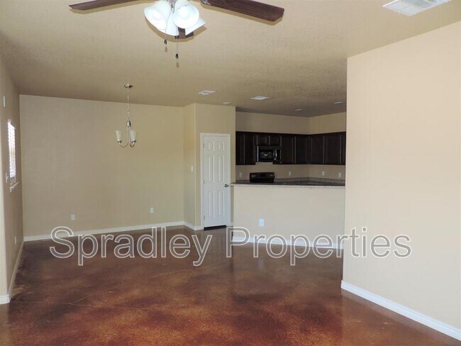 Building Photo - 915 Laila Ln