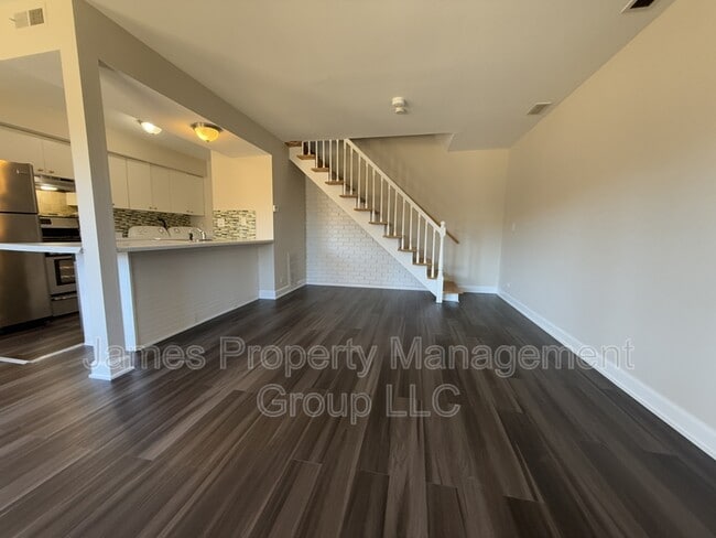 Building Photo - 1557 Quaker Ln