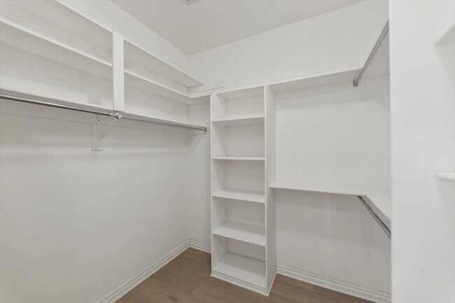Building Photo - 8133 Horizon Lake Dr