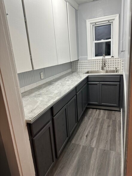 Building Photo - 16 Sabra St