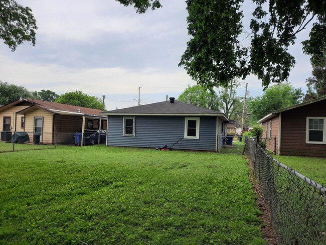 Building Photo - 266 E Dudley Dr