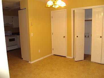 Building Photo - 2228 Woodridge Ln