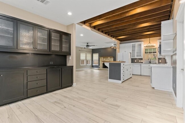 Building Photo - 10101 Twin Lake Loop