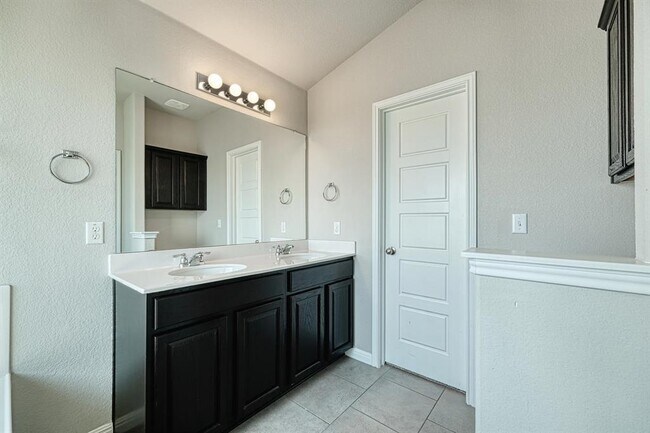 Building Photo - 100 Northern Flicker St