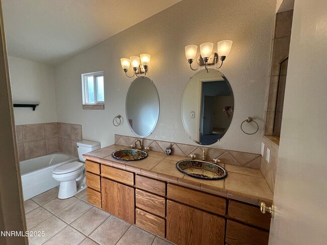 Building Photo - 835 Singingwood Dr