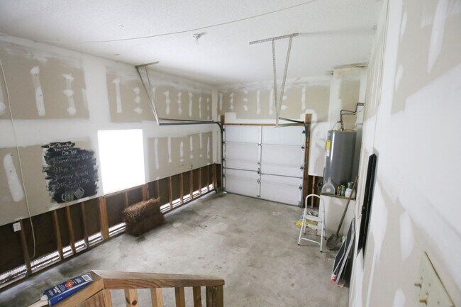 Building Photo - Available now. Beautiful fully renovated 3...