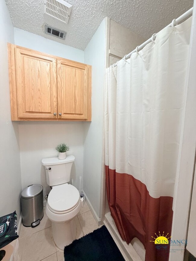 Building Photo - Charming 3BR Home in Mary Esther Near Hurlburt Field!