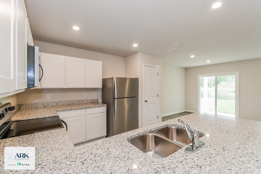 Building Photo - 45335 Red Brick Dr