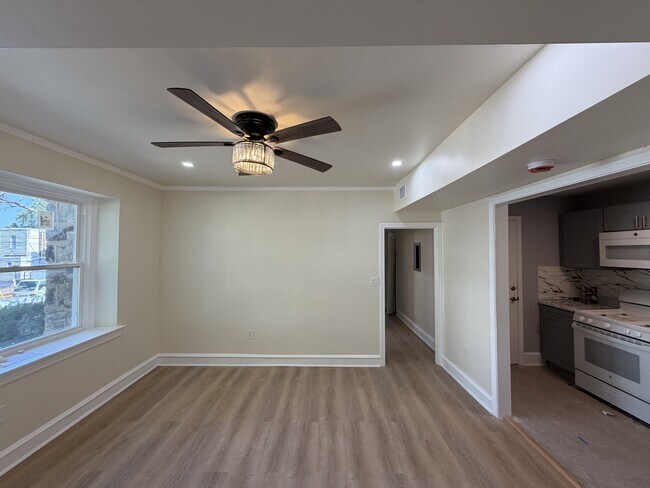 Building Photo - 1651 W Grange Ave
