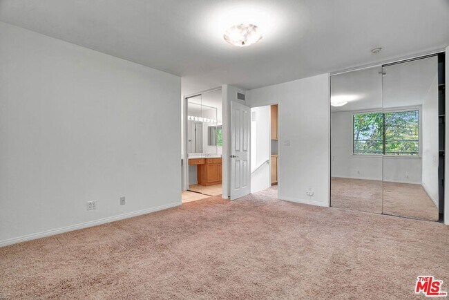 Building Photo - 14101 Dickens St