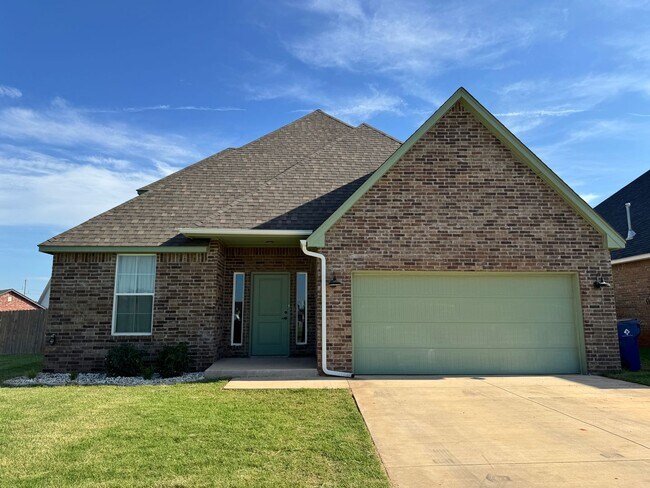 Building Photo - Spacious 3-Bedroom Home with Designer Kitc...