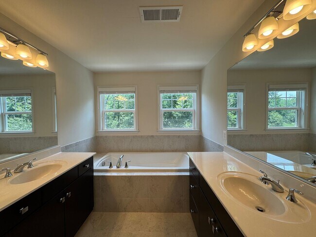 Building Photo - Amazing 6 Bed 5 Bath Single Family Home Wi...
