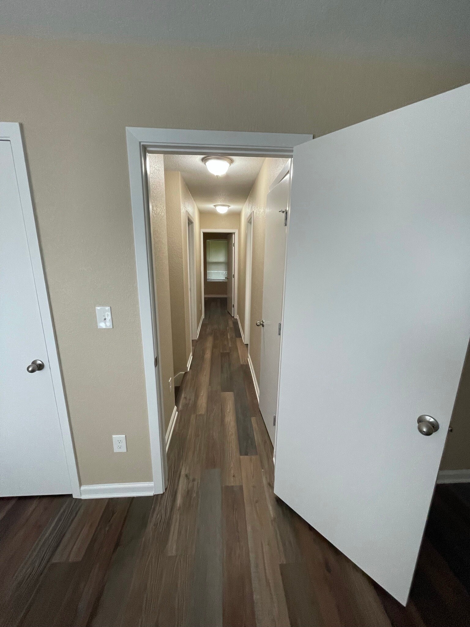 Building Photo - 410 Parkhill Cove