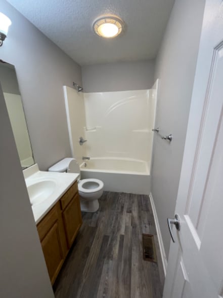 Building Photo - 505 S Urbana Ave